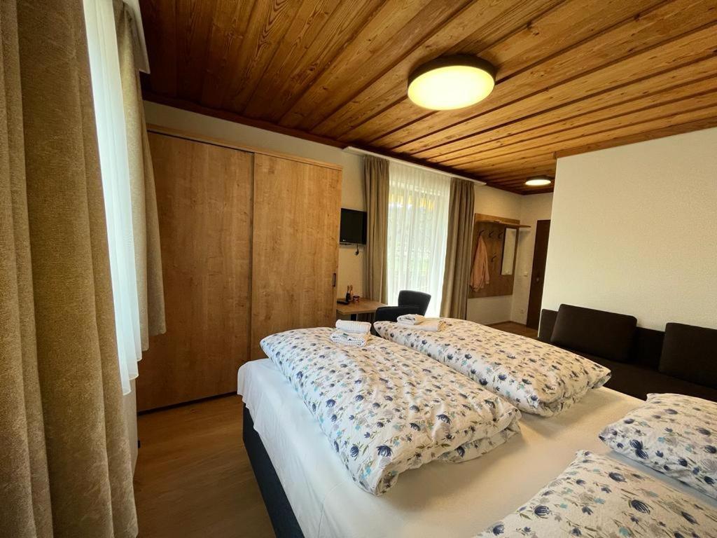 Pension Sommerauer Hallein Exterior photo